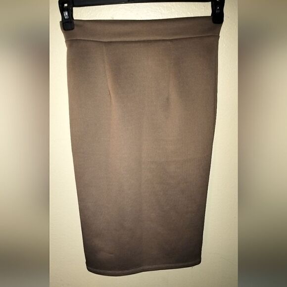 Size Medium tan colored pencil skirt - Picture 1 of 6